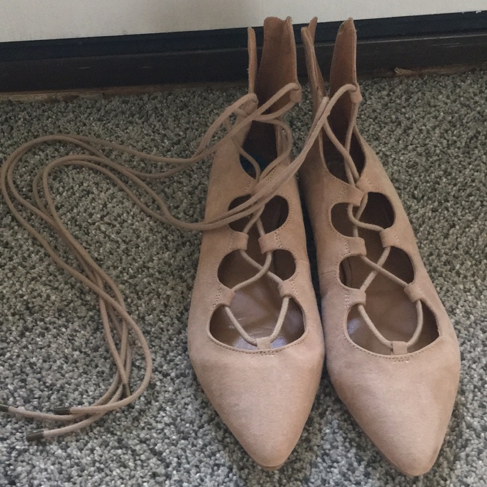 Nine West nude tie/lace up flats w/ pointed toe